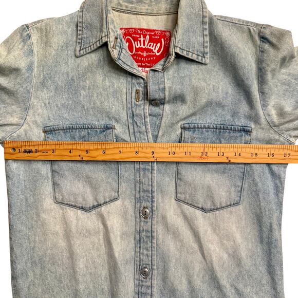 Vintage Outlaw Denim Shirt Women's Small USA Made Light Wash Western Jean Top - Picture 10 of 12